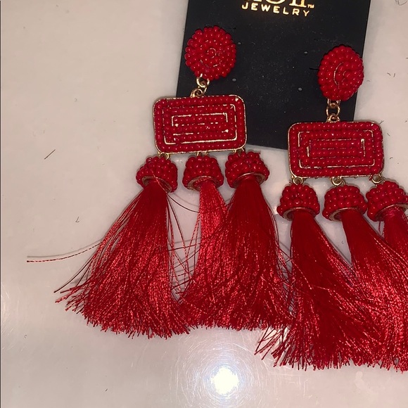 Red dangling earrings - Picture 3 of 5